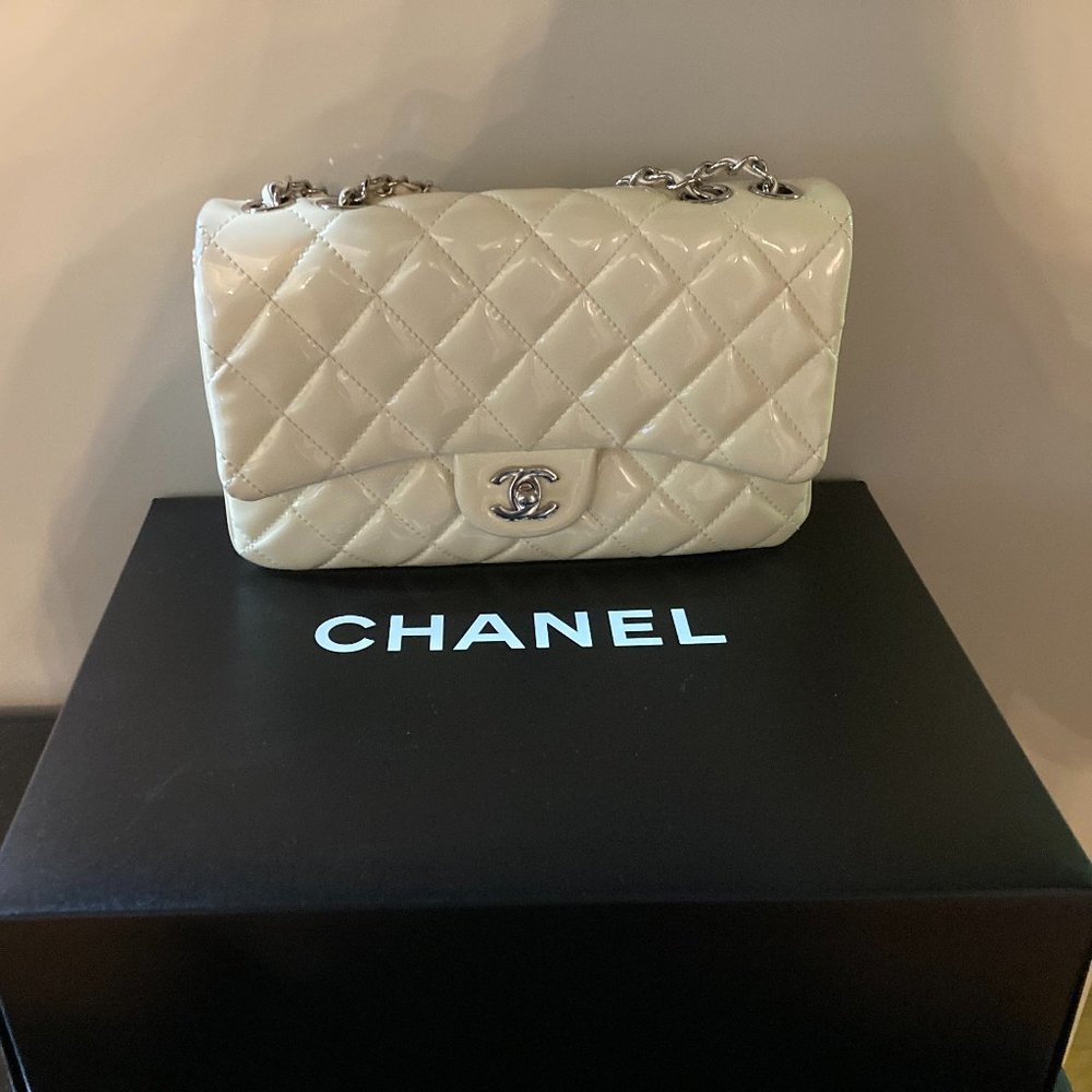 14P Chanel flap bag in dark white with 3 pockets